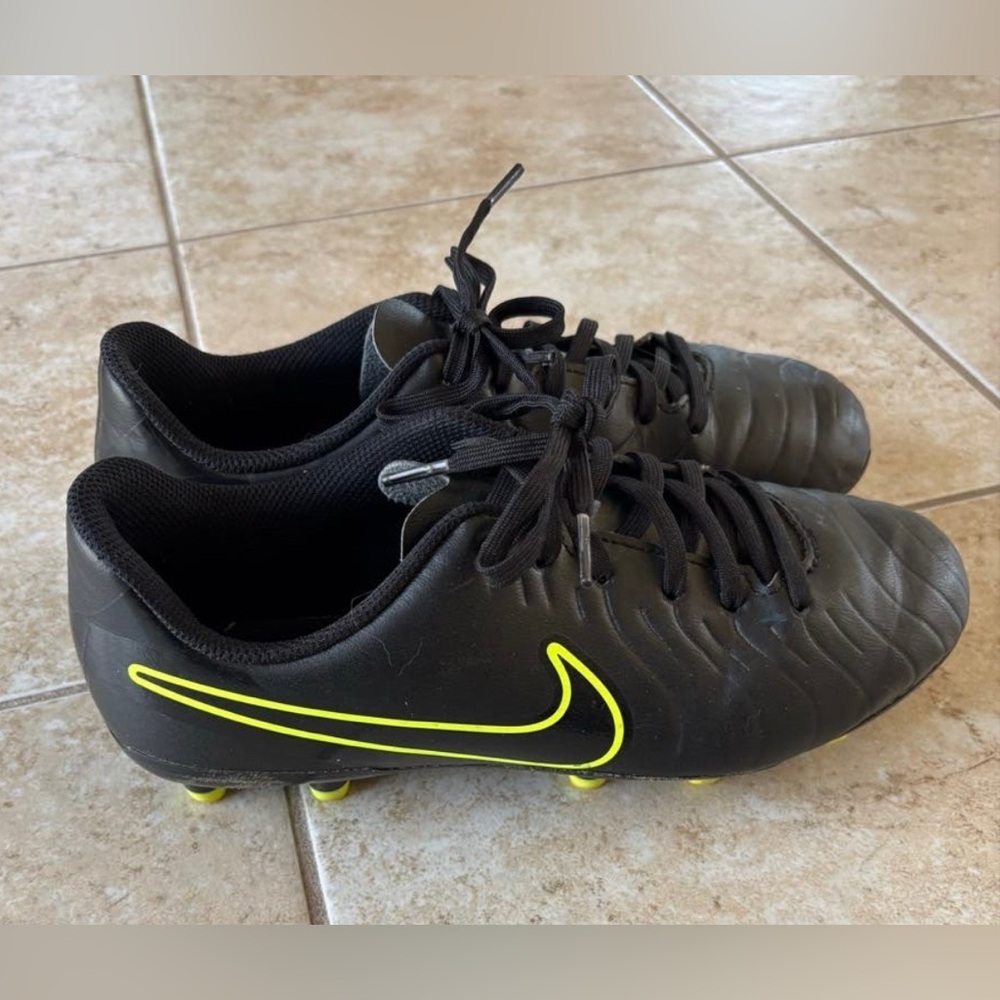 Nike Soccer Cleats Size 5Y